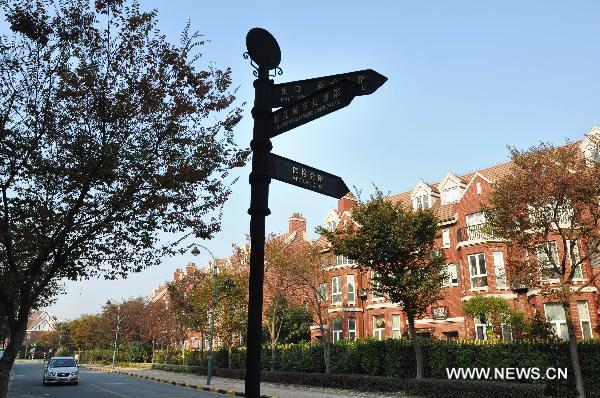 Photo taken on Nov. 18, 2010 shows Thames Town in east China's Shanghai. Designed in a British fashion, Thames Town, a neighborhood combining commercial, residential and cultural elements, has become an ecological tourist spot. [Xinhua/Dong Naide]