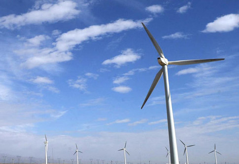 A wind farm is seen in Dabancheng, Xingjiang Uygur autonomous region in this October 19, 2010 file photo. [Xinhua] 
