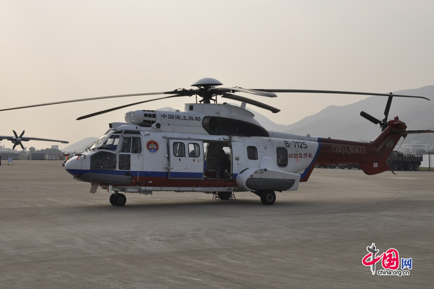 A EC225 helicopter (China) lands in Zhuhai during the 8th China International Aviation and Aerospace Exhibition, South China&apos;s Guangdong province. The exhibition is open to the public from Nov. 16, 2010 to Nov. 21, 2010. [China.org.cn] 