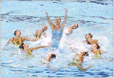 Huang in watery wonderland as synchro team defeats Japan