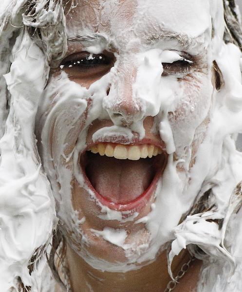 A student from St Andrews University takes part in a foam fight as part of the traditional Raisin Monday celebrations in St Andrews, Scotland November 22, 2010. [Xinhua/Reuters]