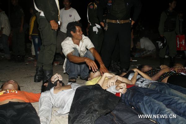 A man mourns near the bodies of the stampede victims in Phnom Penh, Cambodia, Nov. 23, 2010. At least 339 people were killed in a stampede on Monday night as millions of Cambodians celebrated the annual water festival in the capital Phnom Penh, Cambodian Prime Minister Hun Sen said on state TV early Tuesday. The accident took place on a bridge that connects the city with the Diamond Island which has become the center of celebrations. [Xinhua/Phearum]