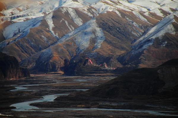 Photo taken on Nov. 21, 2010 shows the hydrographic network of 'za a qu', riverhead of the Lancang River, in Nangqian County of Yushu Tibetan Autonomous Prefecture, northwest China's Qinghai Province. [Xinhua/Wu Guangyu]