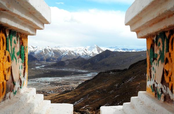 Photo taken on Nov. 21, 2010 shows the scenery of 'za a qu', riverhead of the Lancang River, in Nangqian County of Yushu Tibetan Autonomous Prefecture, northwest China's Qinghai Province. [Xinhua/Wu Guangyu) 