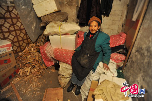 Tan Xiaozhen, 100, has a rest in her renting &apos;home&apos; which about five square meters cost her 100 yuan(RMB) per month, on November 17, 2010 in Guiyang, Guizhou province of China. [CFP]