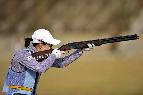 Wei Ning of China competes during the competition of Women's Skeet Team of shooting at the 16th Asian Games in Guangzhou, south China's Guangdong Province, Nov. 23, 2010. The team of China claimed the title. (Xinhua/Chen Yehua) 