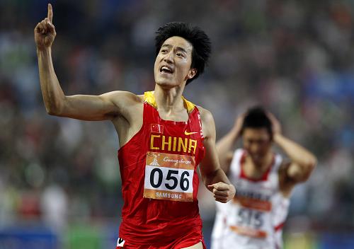 China's Liu Xiang reacts after the men's 110m hurdles final at the 16th Asian Games in Guangzhou, south China's Guangdong province, Nov. 24, 2010. [Xinhua]
