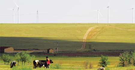 Wind-powered generators dot the vast grassland in Xilin Gol league, which is in the middle of the Inner Mongolia autonomous region. [China Daily] 