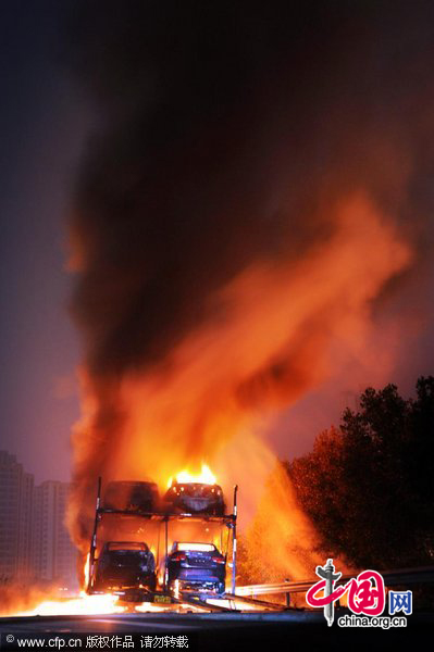 A truck loaded with 20 new cars caught fire at about 9:58 pm while en route to Chongqing. The fire ignited all 20 cars and led to explosions of the cars&apos; tires. The accident blocked traffic on the Yichang-Chongqing highway, but no one was killed.Losses were estimated at nearly 3 million yuan. Authorities are investigating the cause of the fire. [CFP]