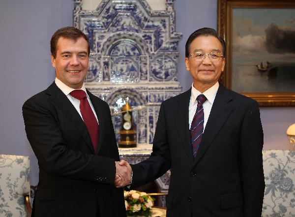 Chinese Premier Wen Jiabao (R) shakes hands with Russian President Dmitry Medvedev during their meeting in Moscow, capital of Russia, Nov. 24, 2010. [Ju Peng/Xinhua]