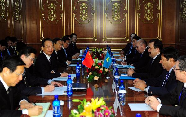 Chinese Premier Wen Jiabao (3rd L) meets with Kazakh Prime Minister Karim Masimov (3rd R) in Dushanbe, capital of Tajikistan, Nov. 24, 2010. [Zhang Duo/Xinhua]