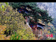 The Taihang Mountains are a Chinese mountain range running down the eastern edge of the Loess Plateau in Henan, Shanxi and Hebei provinces. The range extends over 400 km from north to south and has an average elevation of 1,500 to 2,000 meters. Deep in the Taihang Mountains, there are many small villages. [Photo by Zhang Jiansheng]