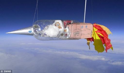 英小学生自制“航天飞机”将土豆圣诞老人送上太空