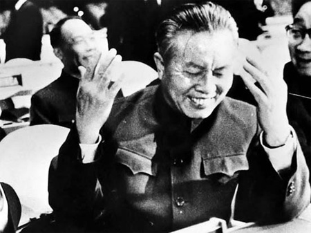 Huang Hua, as China's representative to the United Nations, applauds during the 26th UN General Assembly on Oct 25, 1971, when it passed Resolution 2758 to restore the lawful rights of the People's Republic of China at the world body.