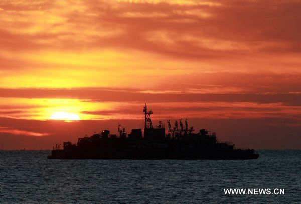 A South Korean warship sails near the Yeonpyeong Island Nov. 26, 2010, after South Korea and the Democratic People&apos;s Republic of Korea (DPRK) exchanged artillery fires in waters off the west coast of the Korean Peninsula on Nov. 23. [Xinhua]