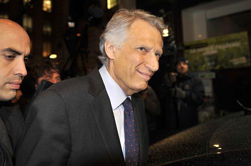 France's former Prime Minister Dominique de Villepin (C) leaves the Paris court financial crimes section on November 25, 2010 in Paris, after a hearing. De Villepin met judge Van Ruymbeke today to testify on the Karachi affair. Villepin, on 22 November, denied any link between arms deals and the deaths of 11 French engineers in a bombing in Pakistan in 2002. [Xinhua]