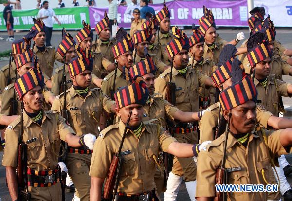 Indian Policemen parade during a memorial ceremony of the terrorist attacks in Mumbai, India, Nov. 26, 2010. [Xinhua]