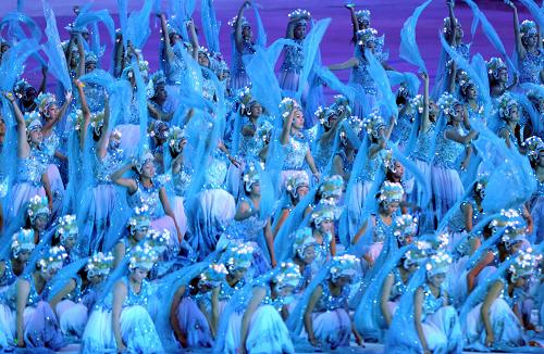 Art performance at the closing ceremony of the 16th Asian Games, held in Guangzhou on Saturday evening.[Xinhua]