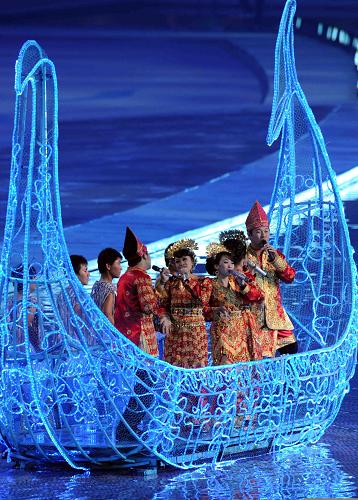 Art performance at the closing ceremony of the 16th Asian Games, held in Guangzhou on Saturday evening.[Xinhua]