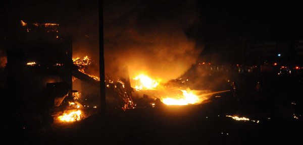 Fire rages from the debris of a plane crashing in Pakistan&apos;s southern port city of Karachi, Nov. 28, 2010. At least 18 people were killed as a Russian-made IL 76 cargo plane crashed in a residential area near the Karachi airport in southern Pakistan early Sunday morning. [Xinhua] 