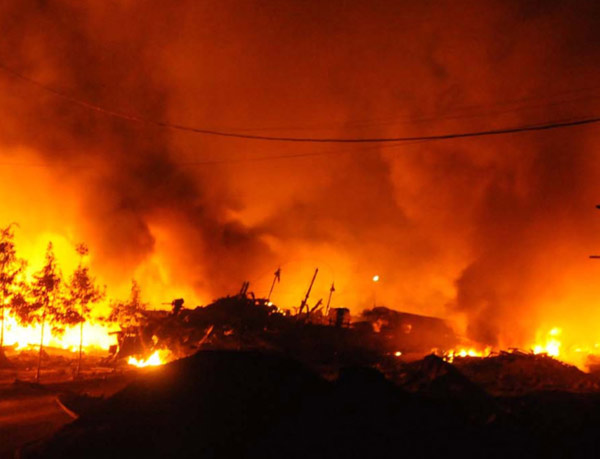 Fire rages from the debris of a plane crashing in Pakistan&apos;s southern port city of Karachi, Nov. 28, 2010. At least 18 people were killed as a Russian-made IL 76 cargo plane crashed in a residential area near the Karachi airport in southern Pakistan early Sunday morning. [Xinhua]