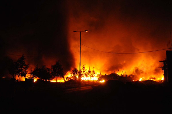 Fire rages from the debris of a plane crashing in Pakistan&apos;s southern port city of Karachi, Nov. 28, 2010. At least 18 people were killed as a Russian-made IL 76 cargo plane crashed in a residential area near the Karachi airport in southern Pakistan early Sunday morning. [Xinhua]