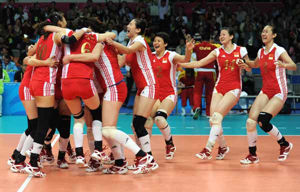 China&apos;s players celebrate after the women&apos;s final match of Volleyball against South Korea at the 16th Asian Games in Guangzhou, south China&apos;s Guangdong Province, Nov. 27, 2010. China won the final by 3-2 and got the gold medal. [Xinhua]