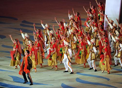 Art performance at the closing ceremony of the 16th Asian Games, held in Guangzhou on Saturday evening.[Xinhua]