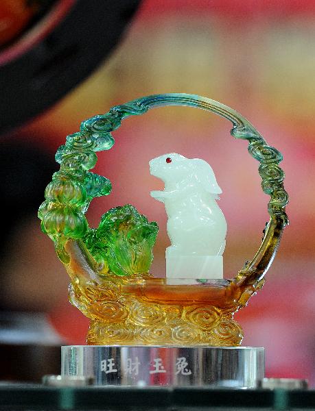 Photo taken on Nov. 28, 2010 shows a decoration of rabbit at a shopping mall in Suzhou City of east China&apos;s Jiangsu Province. According to the Chinese traditional lunar calendar, it is still two months to go to embrace the Year of Rabbit, however, business operators in China have been busily engaged in promoting rabbit-related products in a hope to boost sales. [Xinhua]