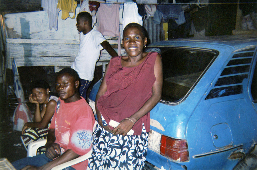 One day we were in a taxi-bus and a pastor started telling the passengers that those with Aids were going to die. Here, in Kinshasa, the pastors sometimes preach on taxi-buses.