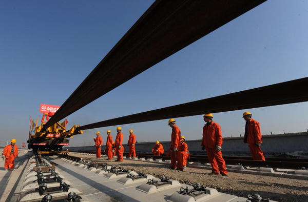 A section of the 840 km Shijiazhuang-Wuhan high speed rail in Xuchang, Central China&apos;s Henan province is seen under construction, Nov 29, 2010. [Xinhua]