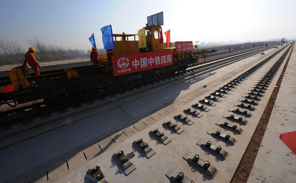 A section of the 840 km Shijiazhuang-Wuhan high speed rail in Xuchang, Central China&apos;s Henan province is seen under construction, Nov 29, 2010. [Xinhua]