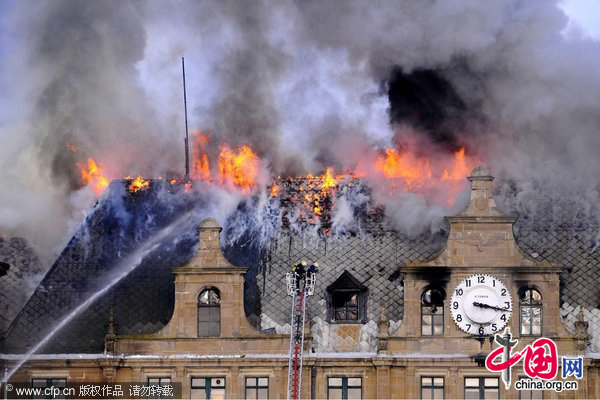 Istanbul&apos;s historic Haydarpasa train station has been severely damaged by a fire which engulfed the roof of the building. The blaze broke out while restoration work was being carried out on the early 20th century structure on Sunday, November 28, 2010. [CFP]