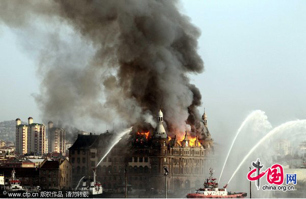 Istanbul&apos;s historic Haydarpasa train station has been severely damaged by a fire which engulfed the roof of the building. The blaze broke out while restoration work was being carried out on the early 20th century structure on Sunday, November 28, 2010. [CFP]