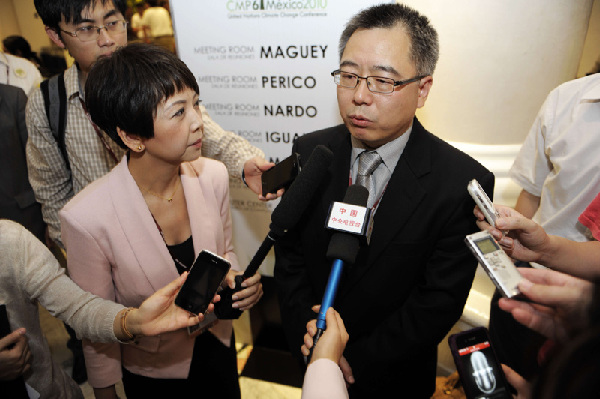 Su Wei, China's climate envoy accepted the interview after the opening ceremony on Monday in Cancun. [Dong Ning/China.org.cn]