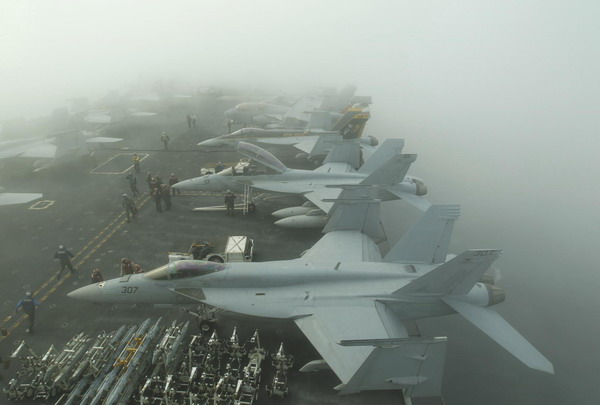 US Navy F/A-18F Super Hornets are seen on the US Navy&apos;s USS George Washington aircraft carrier amidst foggy conditions during joint military drills between the US and ROK in the West Sea November 30, 2010. [China Daily/Agencies]