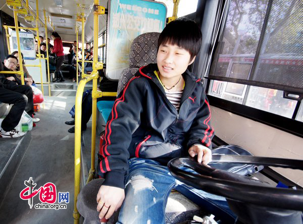 Yangfang operates a bus in Zhengzhou, capital of Henan province, Nov 24. [CFP]