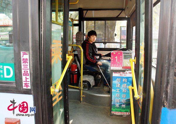 Yangfang operates a bus in Zhengzhou, capital of Henan province, Nov 24. [CFP]