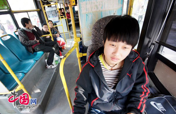 Yangfang operates a bus in Zhengzhou, capital of Henan province, Nov 24. [CFP]