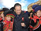 Premier Wen visits HIV/AIDS patients