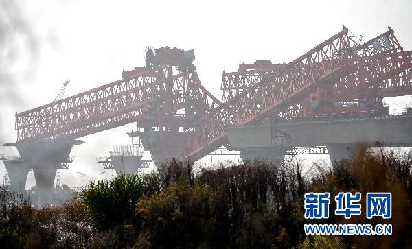 Two people died and nine others were injured when a crane collapsed at a construction site in east China's Zhejiang Province early Friday. The accident happened at 3:30 a.m. at the construction site of a bridge designed to link Jiaxing and Shaoxing cities across the Hangzhou Bay. 