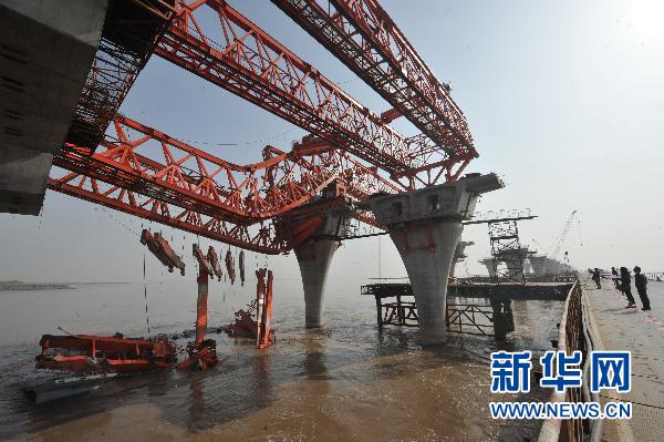 Two people died and nine others were injured when a crane collapsed at a construction site in east China's Zhejiang Province early Friday. The accident happened at 3:30 a.m. at the construction site of a bridge designed to link Jiaxing and Shaoxing cities across the Hangzhou Bay. 