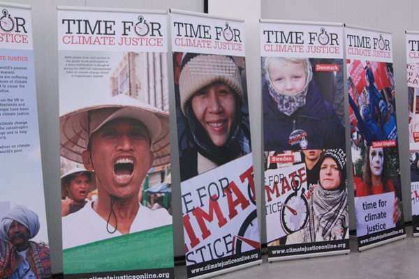 A 'Time for Climate Justice' photo exhibition is held on Dec 2, 2010 in Cancunmesse, a venue for the United Nations Climate Change Conference. [Photo by Wu Chong/chinadaily.com.cn]