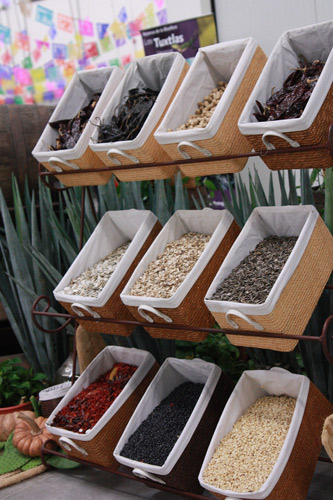 Mexico gives a nice display of local agricultural food outside its pavilion in Cancunmesse, one of the venues for United Nations Climate Change Conference in Cancun, Mexico. [Photo by Wu Chong/chinadaily.com.cn] 