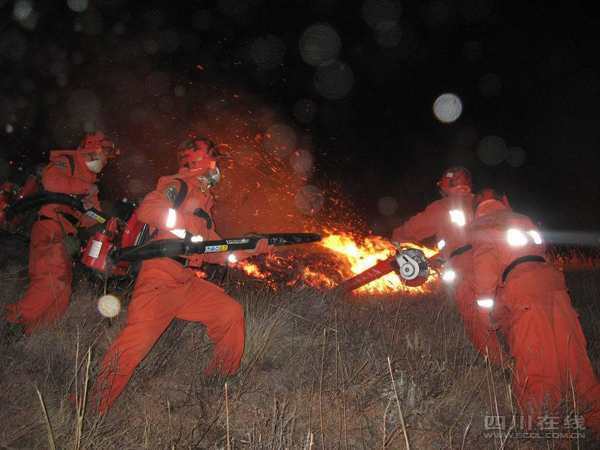 A spreading grassland fire in Daofu County, Tibetan Autonomous Prefecture of Garze, Sichuan Province, proved deadly when it trapped soldiers and local residents trying to put out the blaze. By Sunday night, at least 22 have been killed and three severely burned, local officials said.