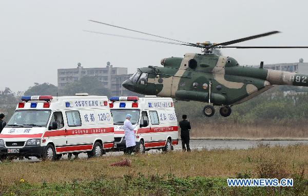 A helicopter carring the injured people landed in an airport in Chengdu, southwest China&apos;s Sichuan Province, Dec. 6, 2010. Four injured people in the wild fire in Daofu County have been transfered to the hospitals in Chengdu by helicopters to receive further medical treatment on Monday. [Xinhua]