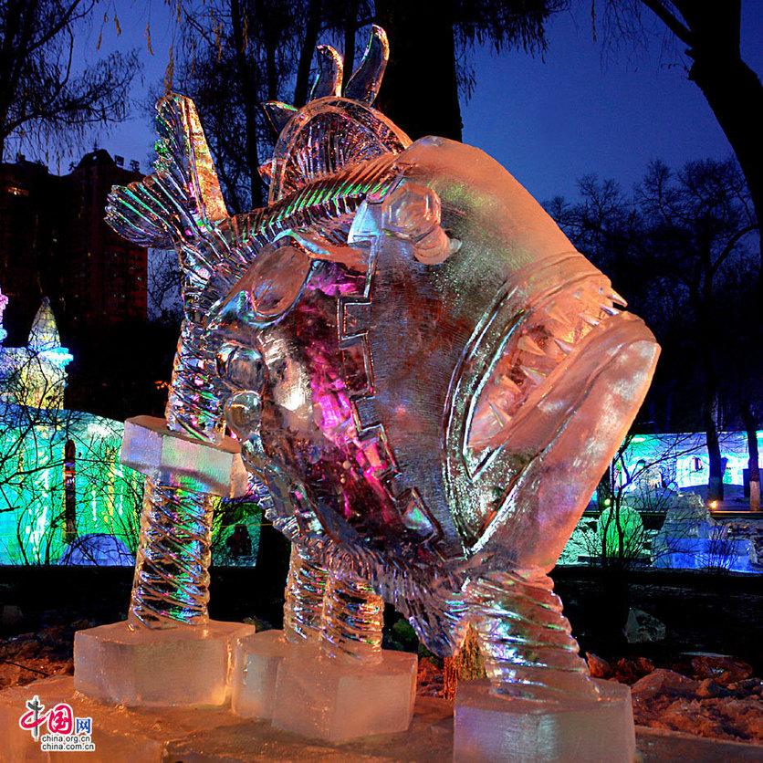 An ice lantern is seen in Zhaolin Park in Harbin, southeast China&apos;s Heilongjiang province. [China.com.cn]