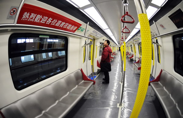 A guest visits the train in Changchun, Jilin Province, on December 6. [Xinhua]