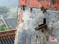 Located at the foot of Tanzhe Mountain in Mentougou district, Tanzhe Temple is one of the well known Buddhist temples in Beijing. The temple was built along the mountain contours. Most buildings in the temple were built in the Ming (1368-1644) and Qing (1644-1911) dynasties. There are also many pagodas from various dynasties such as the Jin (1115–1234) and Yuan (1279–1368). [Photo by Yu Jiaqi]
