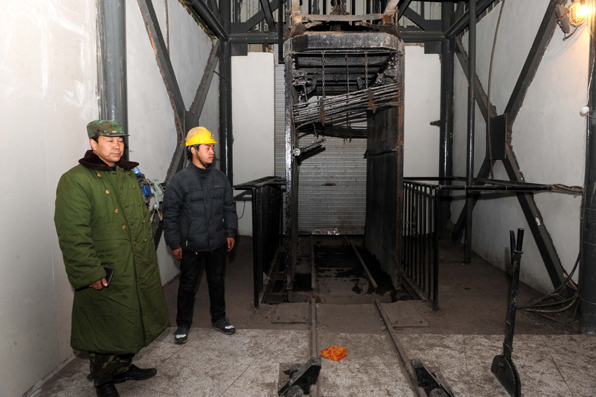 26 people were confirmed dead after a gas explosion at a coal mine in central China&apos;s Henan Province, the local work safety chief said on Dec. 13, 2010. The accident occurred at 7:40 p.m. Tuesday at a pit of Juyuan Coal Industry Company in Mianchi County, Sanmenxia City, about 300 kilometers from the provincial capital of Zhengzhou. [Xinhua]